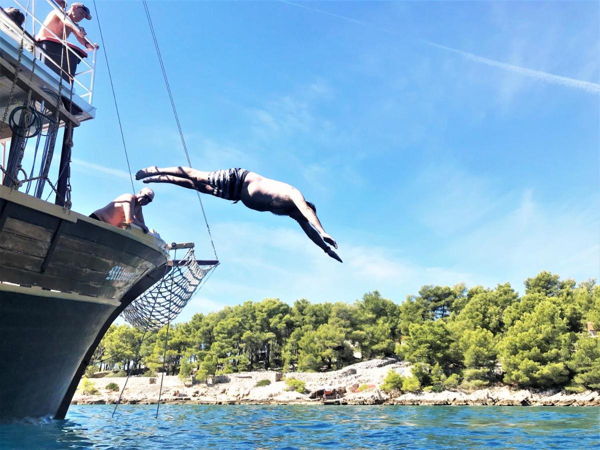 Rhythm Floating Hostel - Задар Экстерьер фото
